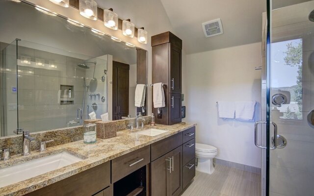 Tall Pines Lodge 4 Bedroom Townhouse by RedAwning