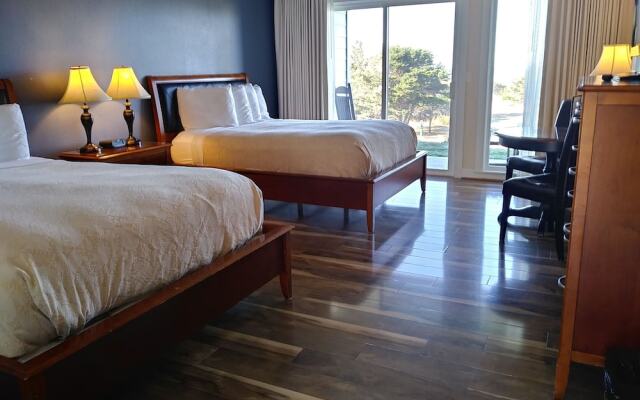 Pacific Reef Hotel & Light Show