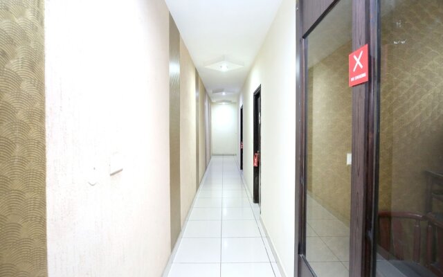 OYO 11844 Silver Star