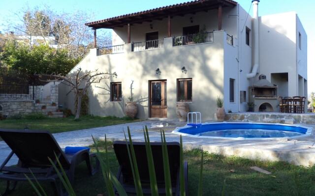 Rural Spacious Villa with Pool at Central Crete