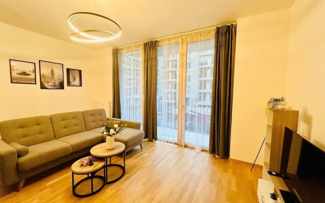 New Luxury Apartmen Metro Station