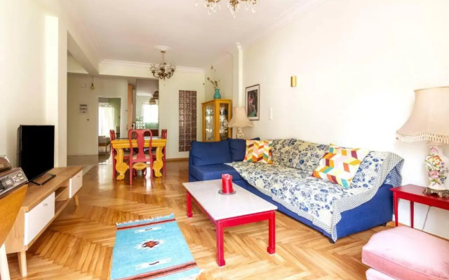 Iphigenia 2 bedroom retro downtown apartment