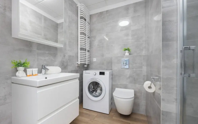 Studio With Balcony Wola by Renters