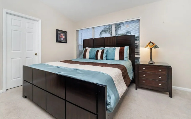 8008 King Palm Circle
