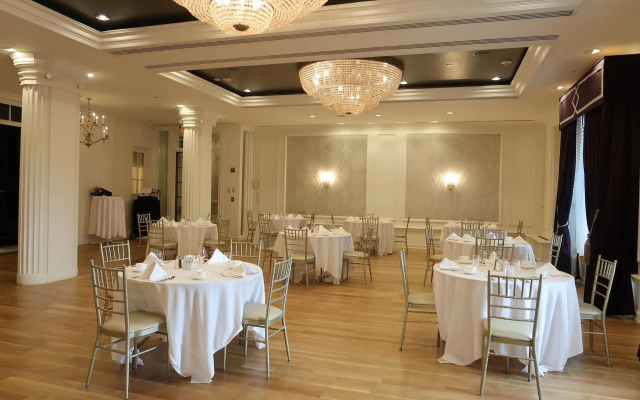 The Mansion at Glen Cove