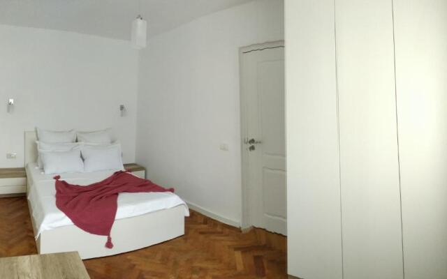 Tomis Apartment