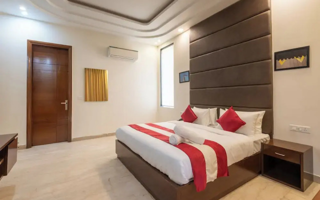 Saavi Hotel Sector- 46