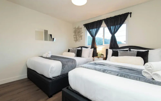 Wonderful 2-BR Apt Near Dodger