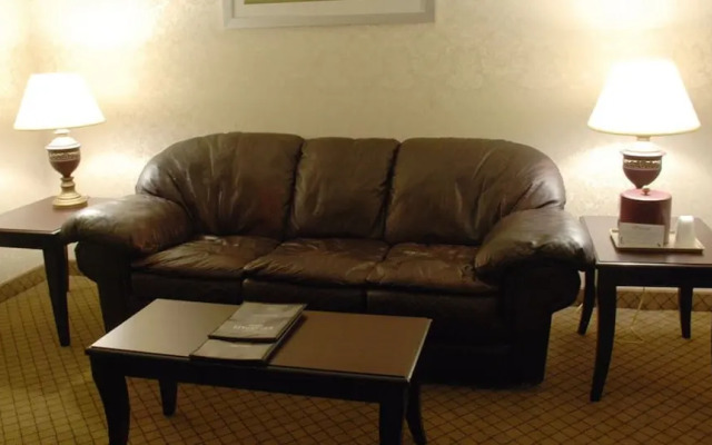 The Plaza Hotel & Suites Winona