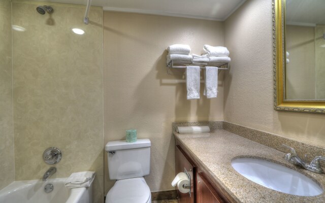 Crossroads Inn & Suites