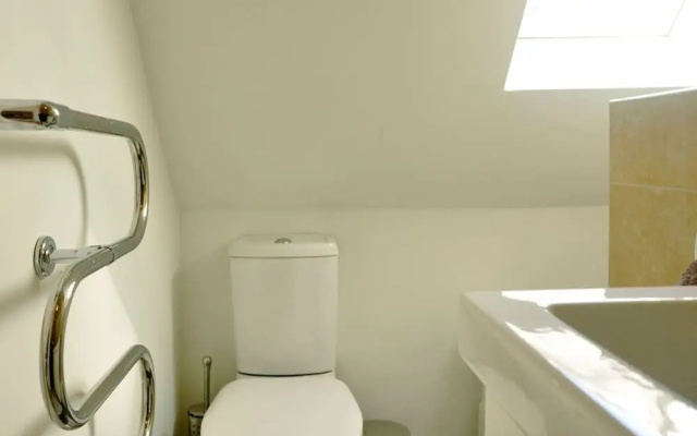 Moseley - House - Sleeps 4 - Parking - Garden