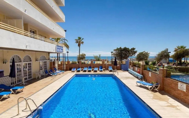 Stylish Fuengirola Studio with Panoramic Sea View