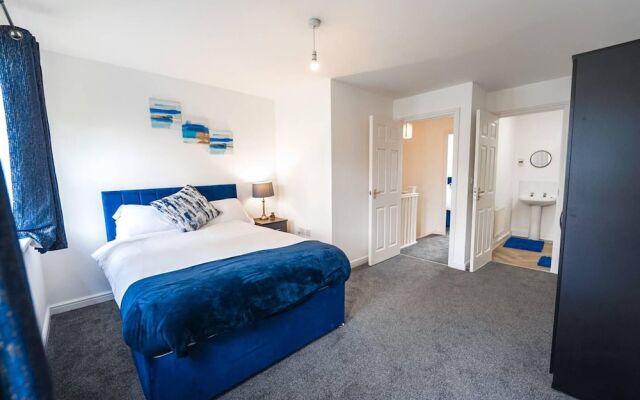 Immaculate 4-bed House in Kings Norton