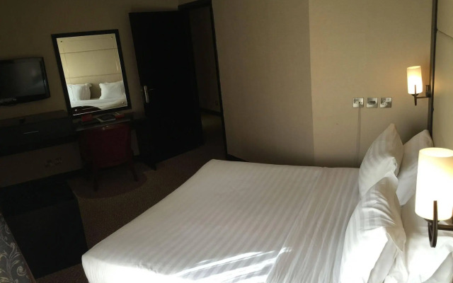 Manhattan Avenue Hotel