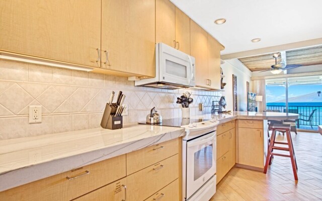 Lokelani #B203 - 2 Br condo by RedAwning