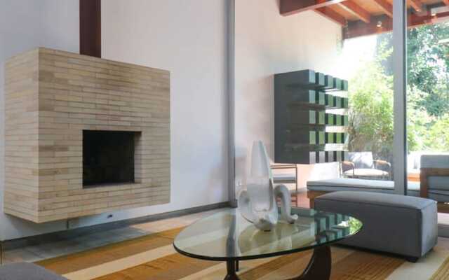 w Luxury 3BR House With Terrace in Miraflores