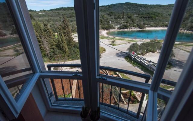 Apartments Vidov by the beach