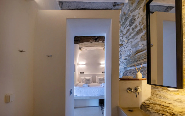 Living Theros Luxury Suites