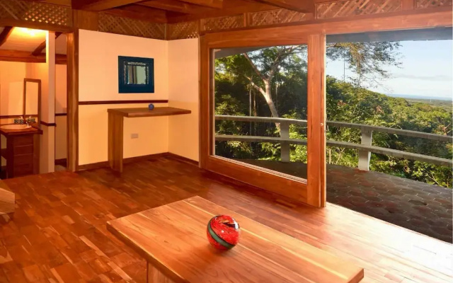 Jungle House- Natural Ocean View Cabin