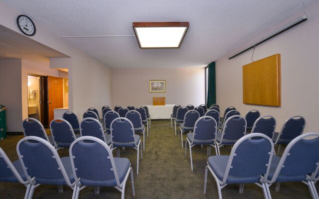 Greenstay Hotel & Suites