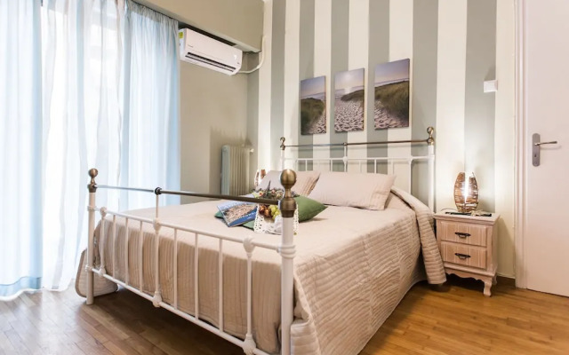 Charming Acropolis Metro Apartment
