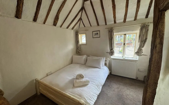 The Snug - From 130 Per Night