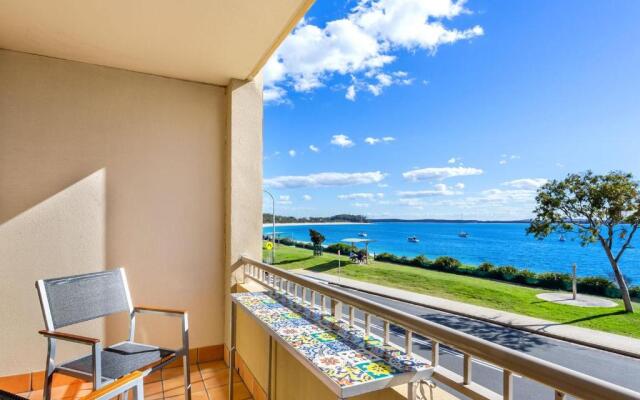 Whitesands, Unit 113/41-45 Shoal Bay Road