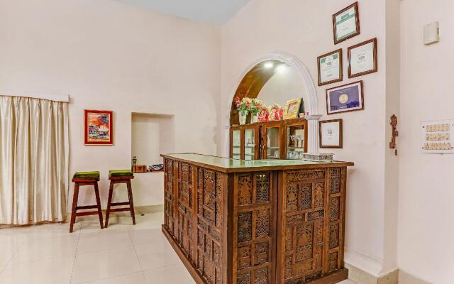 OYO 82551 Lukerganj Villa