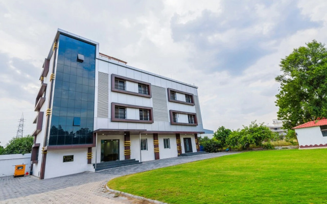 OYO 22349 Hotel Rainbow Inn