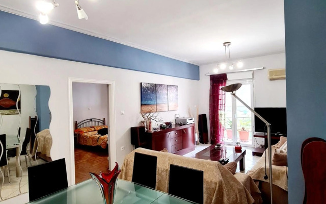 Large terrace apartment near city centre