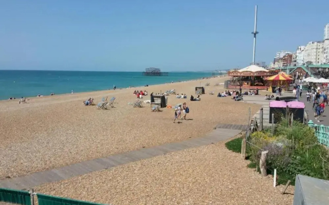 Apartment in Brighton Near the Beach