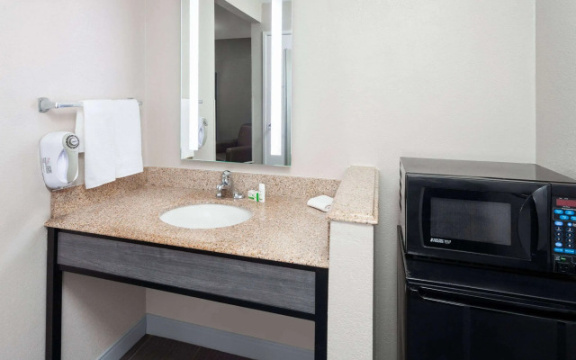La Quinta Inn by Wyndham Cleveland Independence