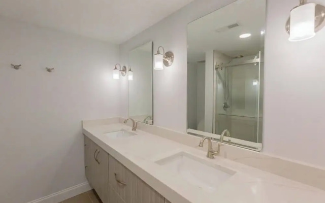 Wilmington Avenue 50 #102