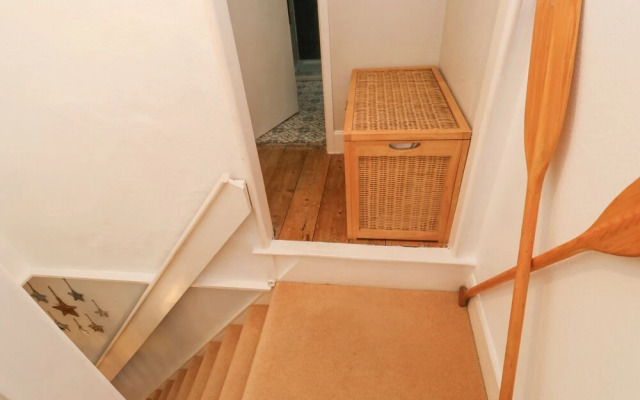 6 Hillside Terrace
