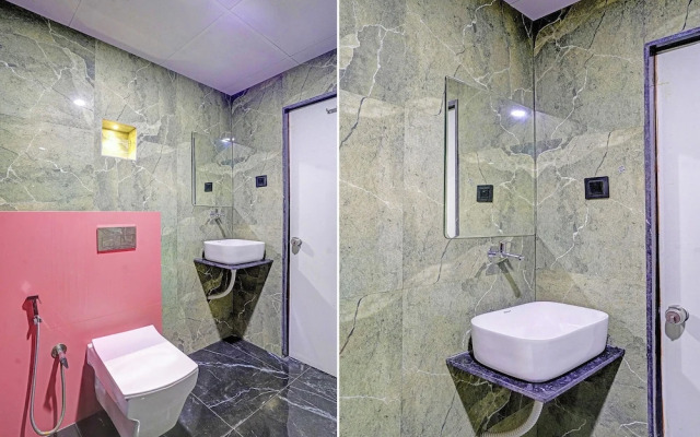 Fabhotel Royal Manor