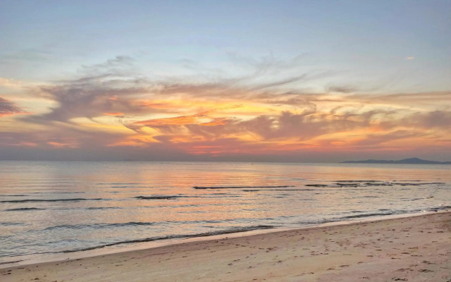 Golden Jomtien Beach Hotel