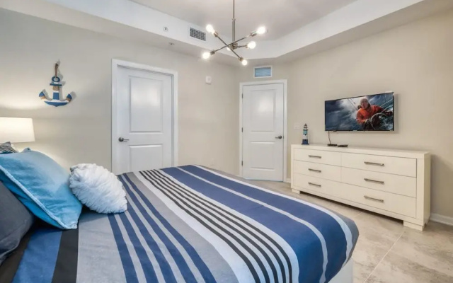 Mickey Themed Bedroom Condo Near Disney