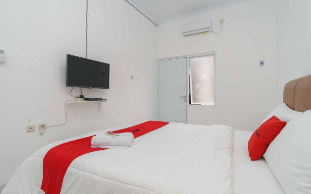 RedDoorz Syariah near Exit Toll Jatiwarna 2