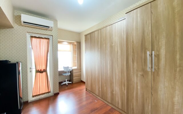 Cozy Stay Studio Room At Springlake Summarecon Bekasi Apartment