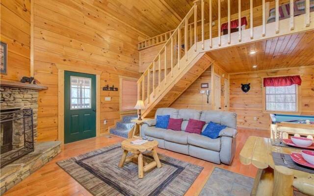 Bearadise 1 Bedroom Home with Hot Tub