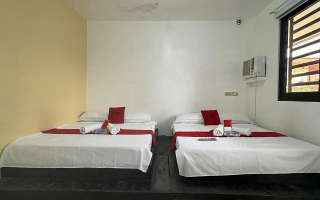 Galoso Travellers Inn by RedDoorz
