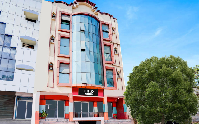 Hotel O Hussainganj Near Vidhansabha