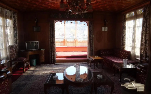 RIE Heritage Group of Houseboats – Restaurant – Srinagar
