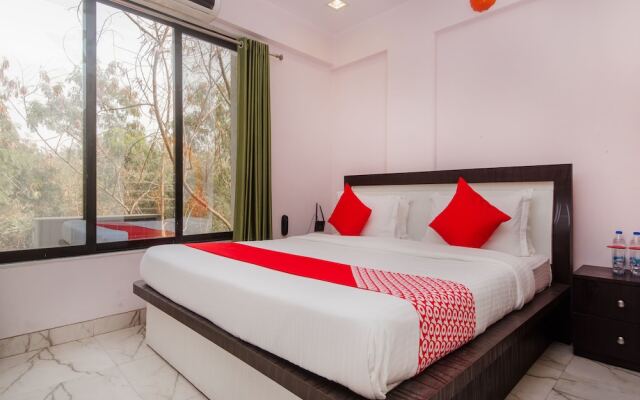 OYO 11951 Vatsala Suites