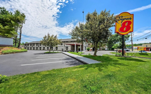 Super 8 Lewiston Auburn Area