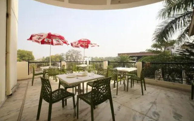 Royal Stay by OYO Rooms