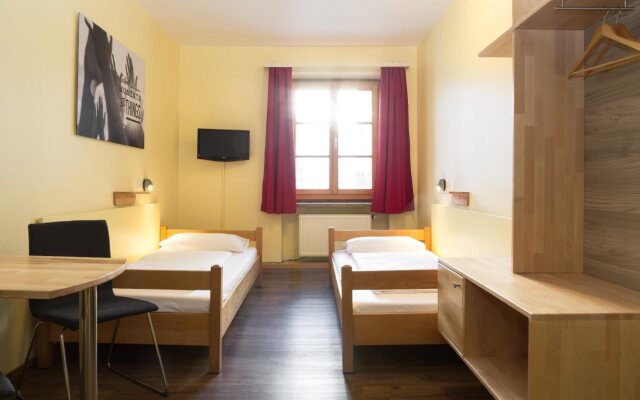 Euro Youth Hotel - Campus Accommodation