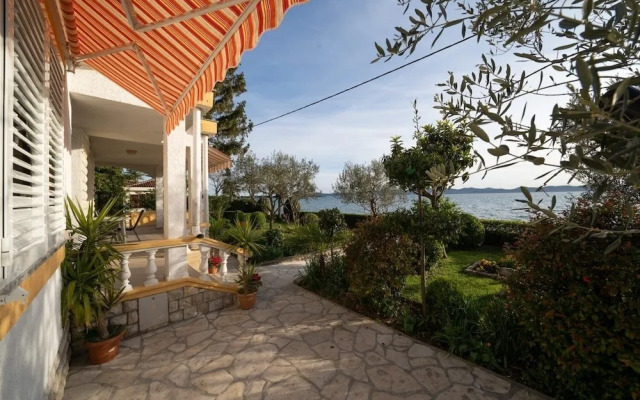 Villa Petar 1 - 10m From sea - H