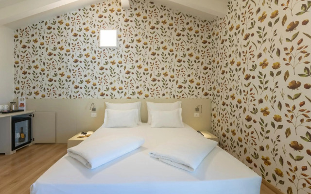 Hi Hotels Torbole Pool & Spa