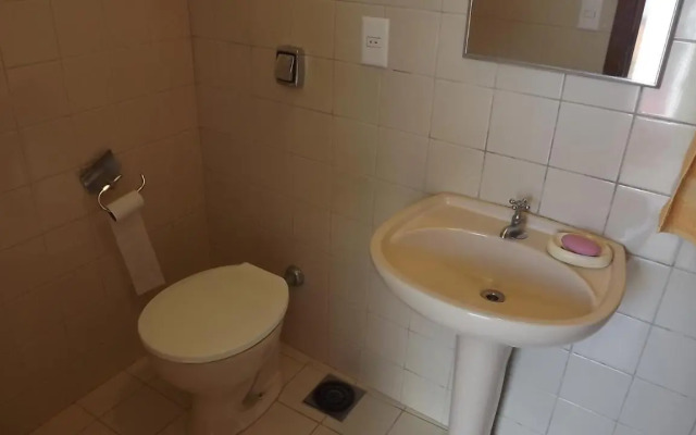 Alugo quarto com internet